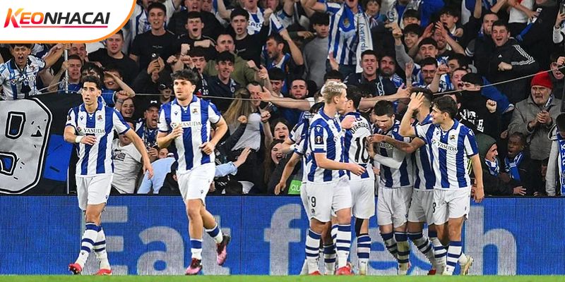 Real Sociedad vs Oviedo so tài đầy kịch tính tại Anoeta